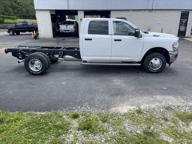 2024 RAM Ram 3500 Chassis Cab RAM 3500 TRADESMAN CREW CAB CHASSIS 4X4 60 CA