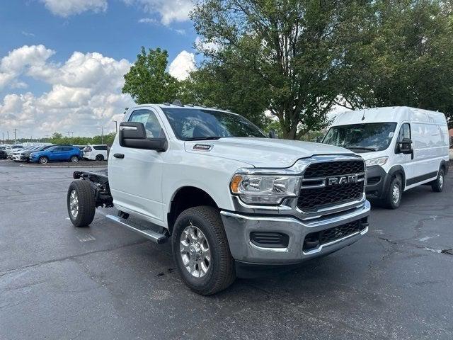 2024 RAM Ram 3500 Chassis Cab RAM 3500 TRADESMAN CHASSIS REGULAR CAB 4X4 60 CA 2024 RAM Ram 3500 Chassis Cab RAM 3500 TRADESMAN CHASSIS REGULAR CAB 4X4 60 CA