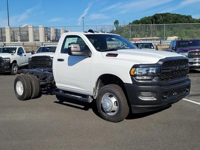 2024 RAM Ram 3500 Chassis Cab RAM 3500 TRADESMAN CHASSIS REGULAR CAB 4X4 60 CA