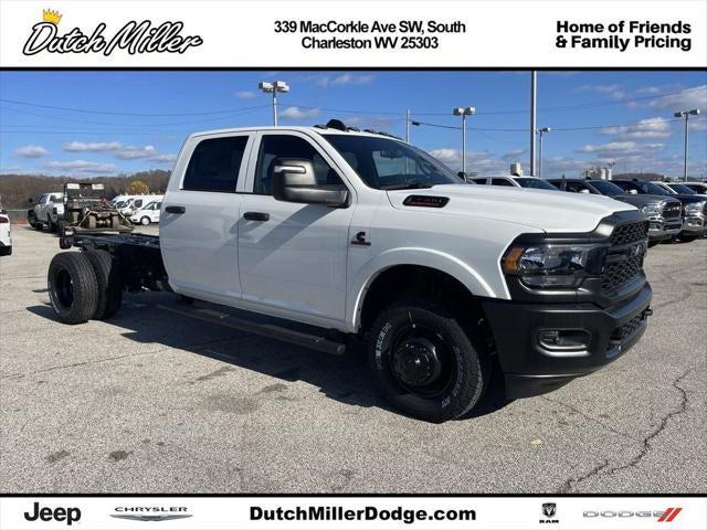 2024 RAM Ram 3500 Chassis Cab RAM 3500 TRADESMAN CREW CAB CHASSIS 4X4 60 CA 2024 RAM Ram 3500 Chassis Cab RAM 3500 TRADESMAN CREW CAB CHASSIS 4X4 60 CA