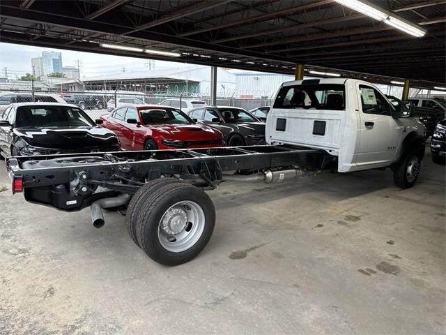 2024 RAM Ram 5500 Chassis Cab RAM 5500 SLT CHASSIS REGULAR CAB 4X4 120 CA