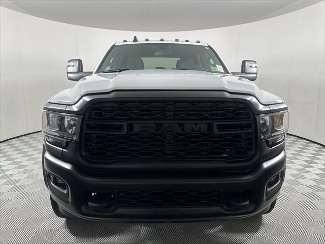 2024 RAM Ram 5500 Chassis Cab RAM 5500 TRADESMAN CHASSIS CREW CAB 4X4 60 CA