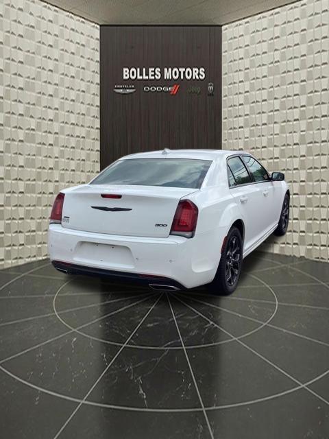 2023 Chrysler 300 Touring L AWD