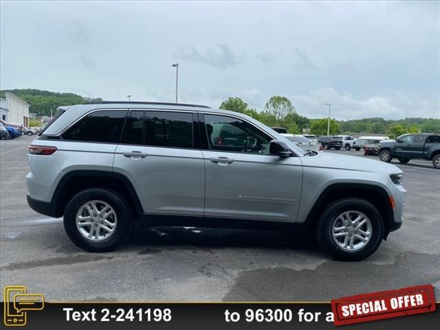 2024 Jeep Grand Cherokee GRAND CHEROKEE LAREDO 4X4