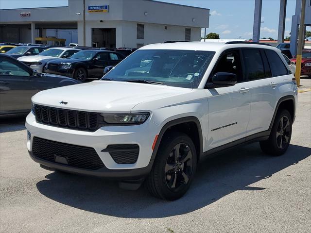 2023 Jeep Grand Cherokee Altitude 4x2