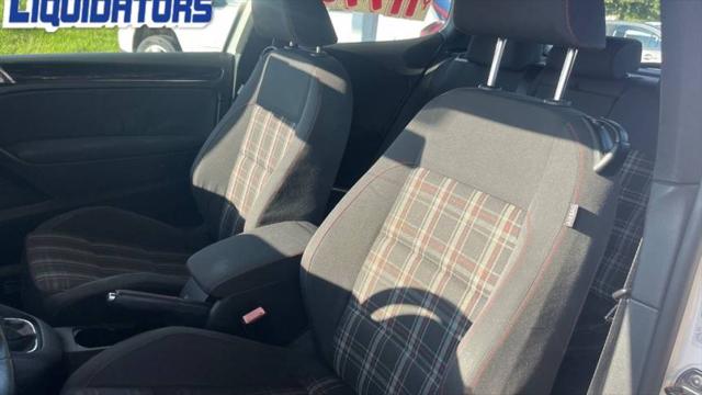 2015 Volkswagen Golf GTI 2.0T SE 4-Door