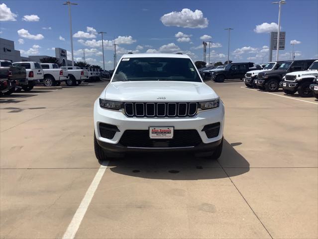 2024 Jeep Grand Cherokee GRAND CHEROKEE LAREDO 4X4