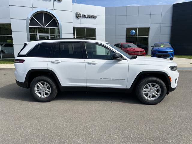 2024 Jeep Grand Cherokee GRAND CHEROKEE LAREDO 4X4