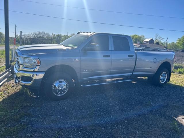 2022 RAM 3500 Tradesman Crew Cab 4x4 8 Box