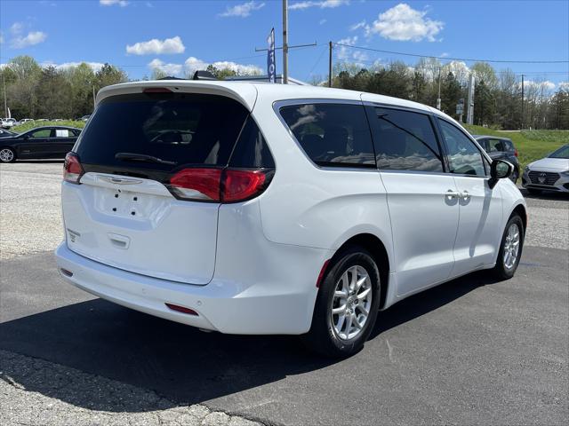 2022 Chrysler Voyager LX