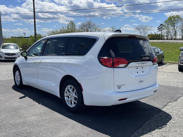 2022 Chrysler Voyager LX