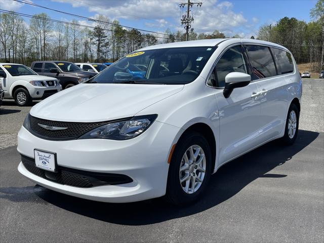 2022 Chrysler Voyager LX