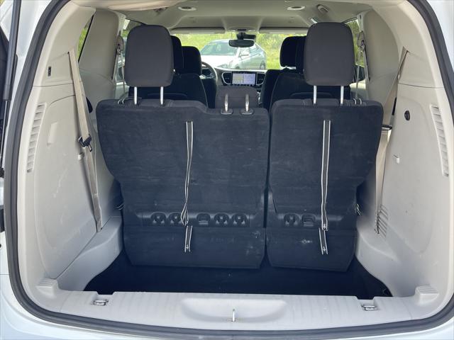 2022 Chrysler Voyager LX