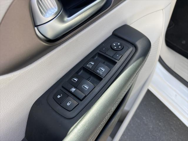 2022 Chrysler Voyager LX