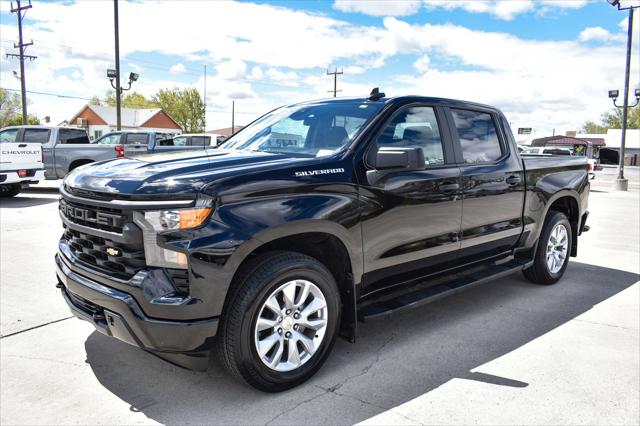 2022 Chevrolet Silverado 1500 4WD Crew Cab Standard Bed Custom