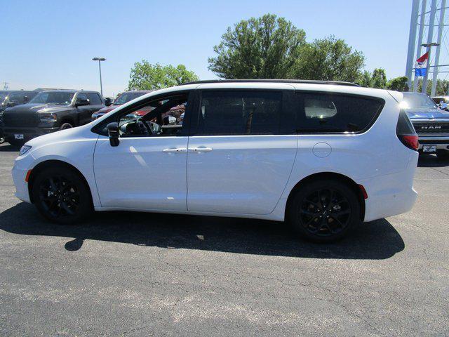 2024 Chrysler Pacifica PACIFICA TOURING L