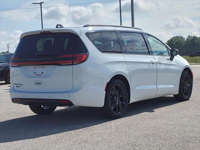 2024 Chrysler Pacifica PACIFICA TOURING L