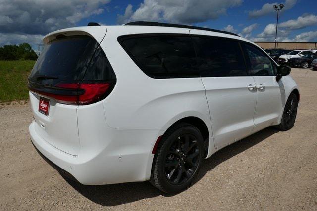 2024 Chrysler Pacifica PACIFICA TOURING L