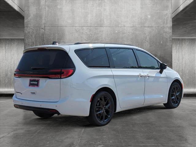 2024 Chrysler Pacifica PACIFICA TOURING L