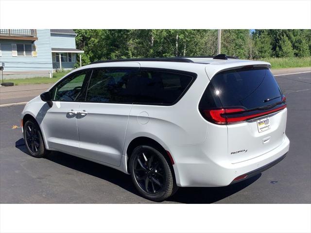 2024 Chrysler Pacifica PACIFICA TOURING L AWD