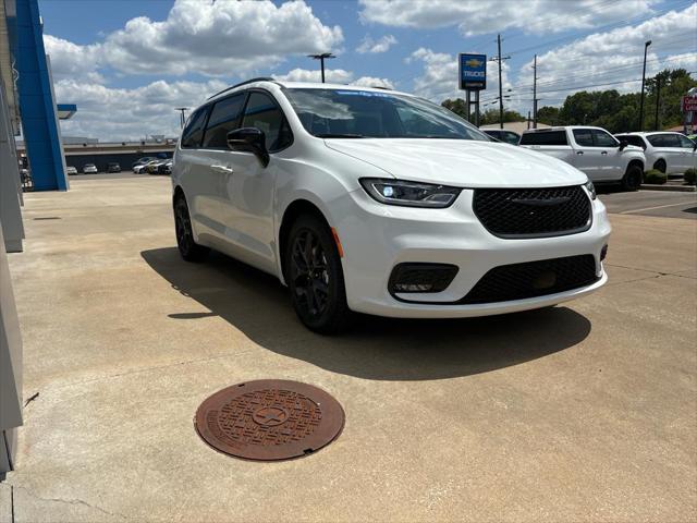 2024 Chrysler Pacifica PACIFICA TOURING L