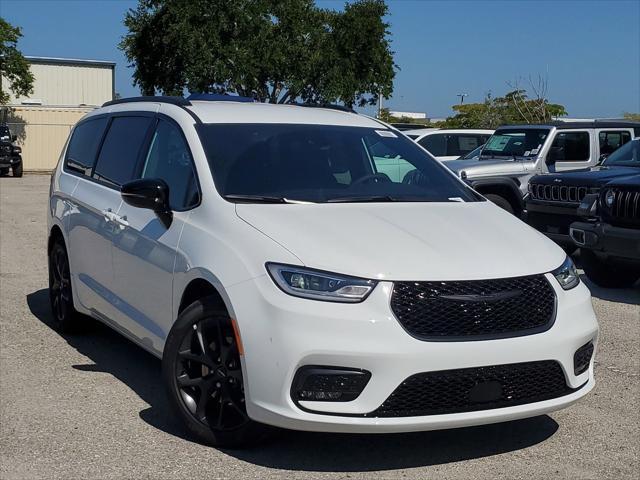 2024 Chrysler Pacifica PACIFICA TOURING L