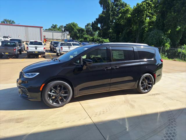 2024 Chrysler Pacifica PACIFICA TOURING L