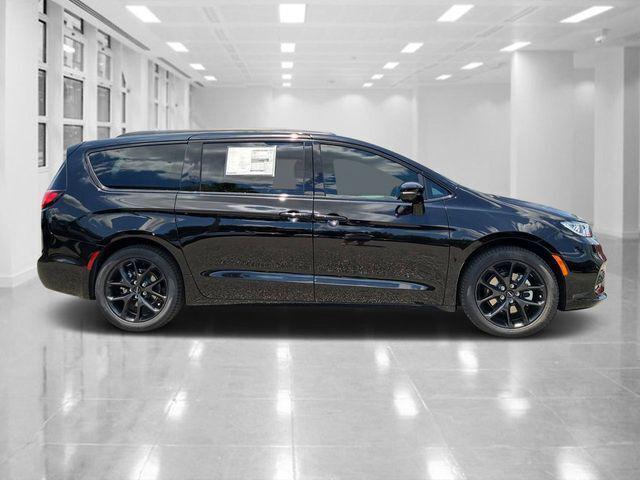 2024 Chrysler Pacifica PACIFICA TOURING L