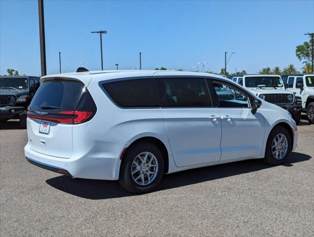 2024 Chrysler Pacifica PACIFICA TOURING L