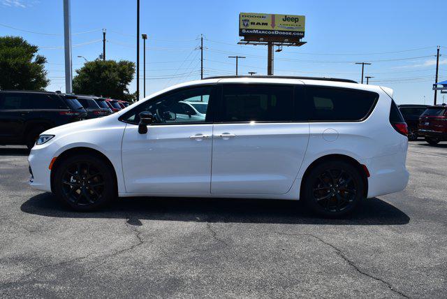 2024 Chrysler Pacifica PACIFICA TOURING L