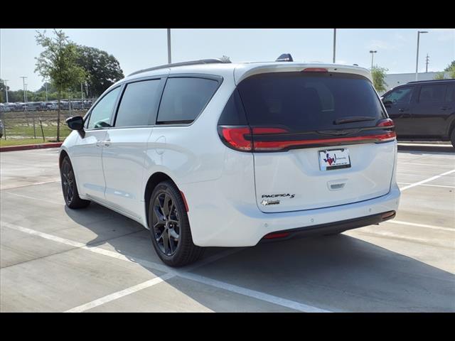 2024 Chrysler Pacifica PACIFICA TOURING L