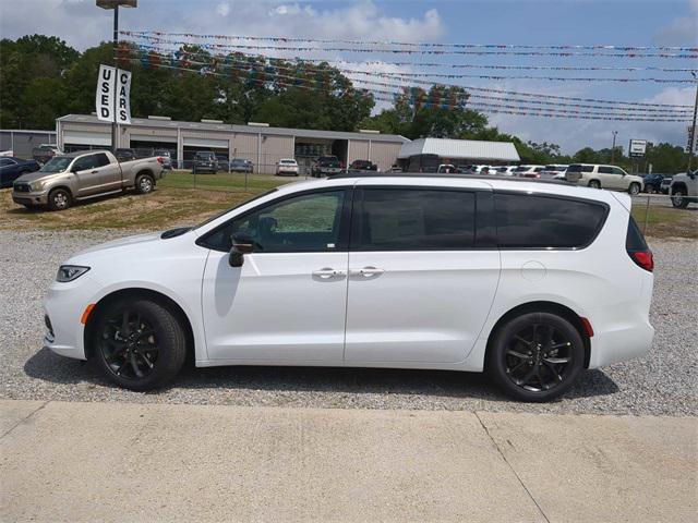 2024 Chrysler Pacifica PACIFICA TOURING L