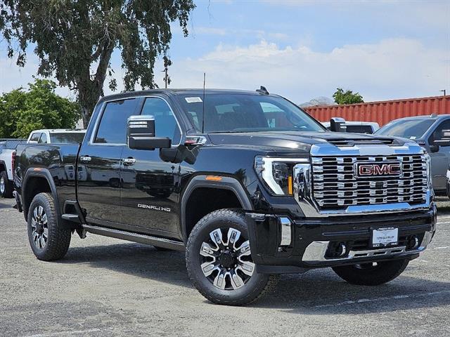 2024 GMC Sierra 2500HD 4WD Crew Cab Standard Bed Denali 2