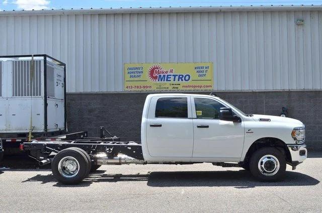 2024 RAM Ram 3500 Chassis Cab RAM 3500 TRADESMAN CREW CAB CHASSIS 4X4 60 CA 2024 RAM Ram 3500 Chassis Cab RAM 3500 TRADESMAN CREW CAB CHASSIS 4X4 60 CA