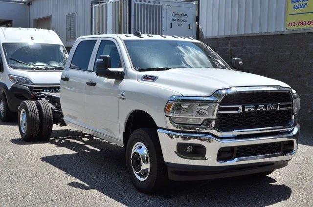 2024 RAM Ram 3500 Chassis Cab RAM 3500 TRADESMAN CREW CAB CHASSIS 4X4 60 CA 2024 RAM Ram 3500 Chassis Cab RAM 3500 TRADESMAN CREW CAB CHASSIS 4X4 60 CA