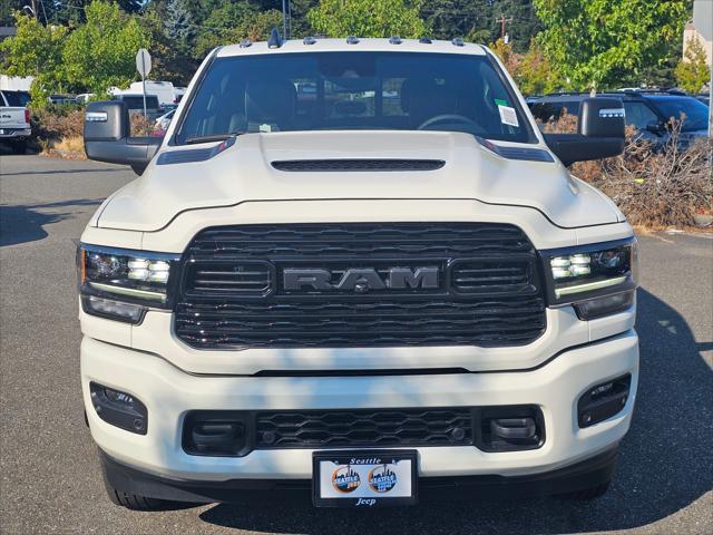 2024 RAM Ram 3500 RAM 3500 LIMITED CREW CAB 4X4 8 BOX