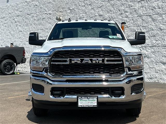 2024 RAM Ram 3500 Chassis Cab RAM 3500 TRADESMAN CHASSIS REGULAR CAB 4X4 84 CA