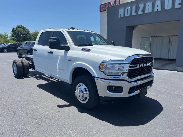 2024 RAM Ram 3500 Chassis Cab RAM 3500 SLT CREW CAB CHASSIS 4X4 60 CA