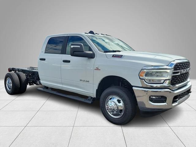 2024 RAM Ram 3500 Chassis Cab RAM 3500 SLT CREW CAB CHASSIS 4X4 60 CA