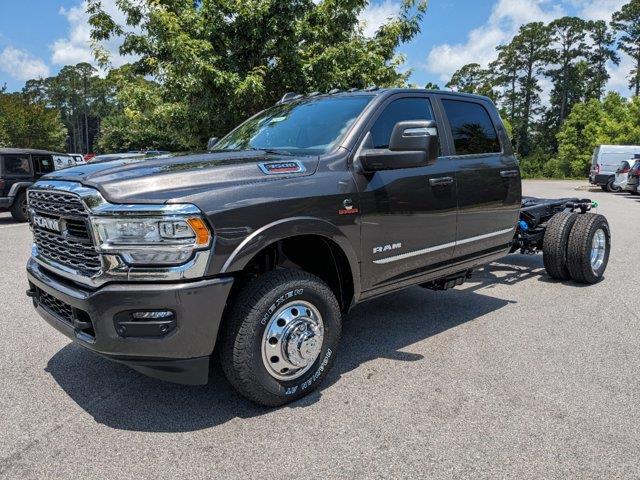 2024 RAM Ram 3500 Chassis Cab RAM 3500 LIMITED CREW CAB CHASSIS 4X4 60 CA