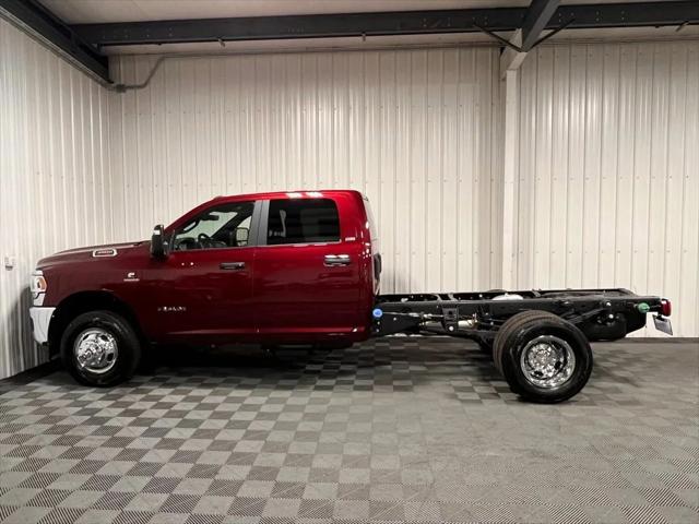 2024 RAM Ram 3500 Chassis Cab RAM 3500 SLT CREW CAB CHASSIS 4X4 60 CA 2024 RAM Ram 3500 Chassis Cab RAM 3500 SLT CREW CAB CHASSIS 4X4 60 CA