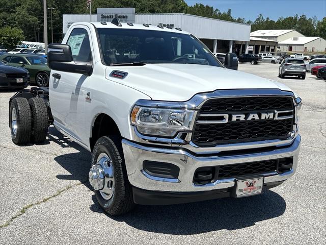 2024 RAM Ram 3500 Chassis Cab RAM 3500 TRADESMAN CHASSIS REGULAR CAB 4X4 60 CA