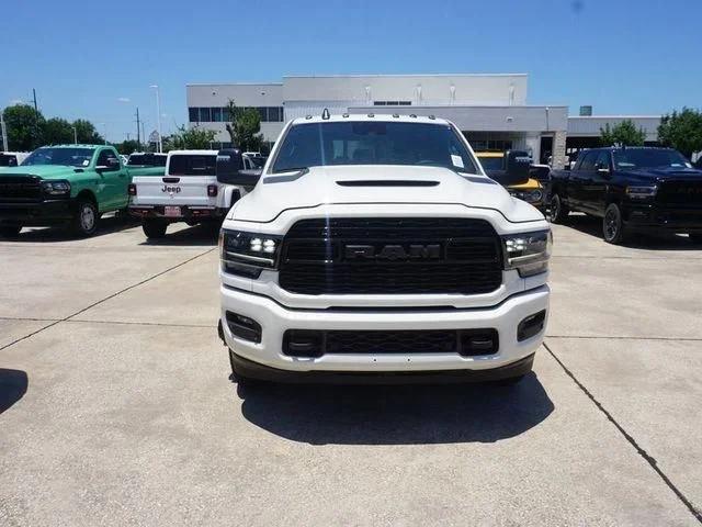 2024 RAM Ram 3500 RAM 3500 LIMITED MEGA CAB 4X4 64 BOX