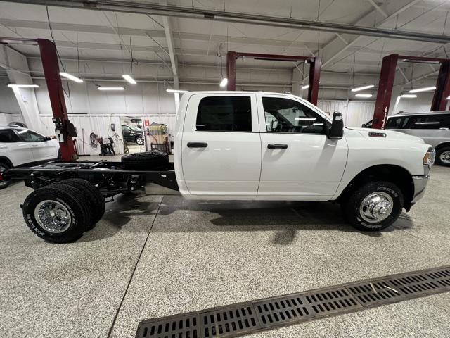 2024 RAM Ram 3500 Chassis Cab RAM 3500 TRADESMAN CREW CAB CHASSIS 4X4 60 CA