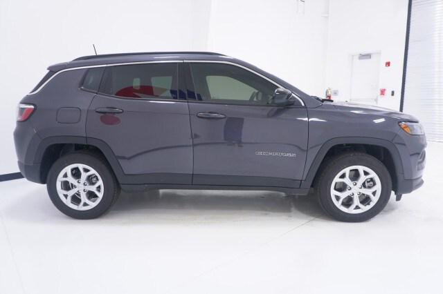 2024 Jeep Compass COMPASS LATITUDE 4X4