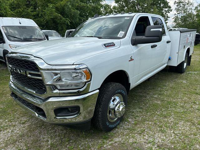 2024 RAM Ram 3500 Chassis Cab RAM 3500 TRADESMAN CREW CAB CHASSIS 4X4 60 CA