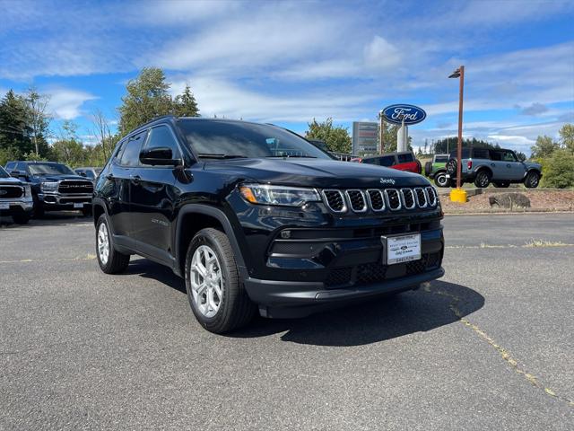 2024 Jeep Compass COMPASS LATITUDE 4X4