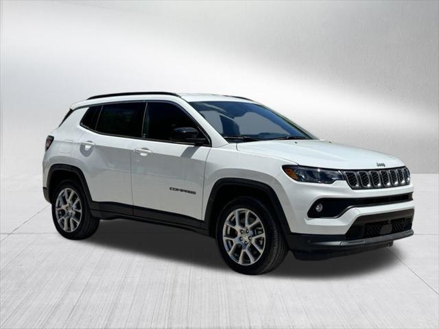 2024 Jeep Compass COMPASS LATITUDE LUX 4X4