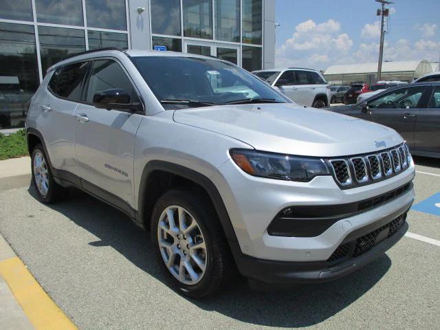 2024 Jeep Compass COMPASS LATITUDE LUX 4X4