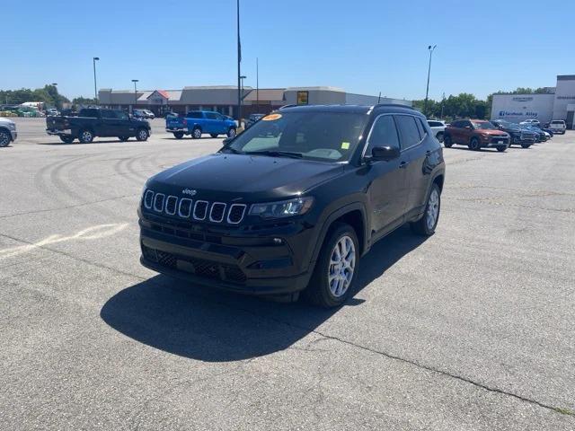 2024 Jeep Compass COMPASS LATITUDE LUX 4X4